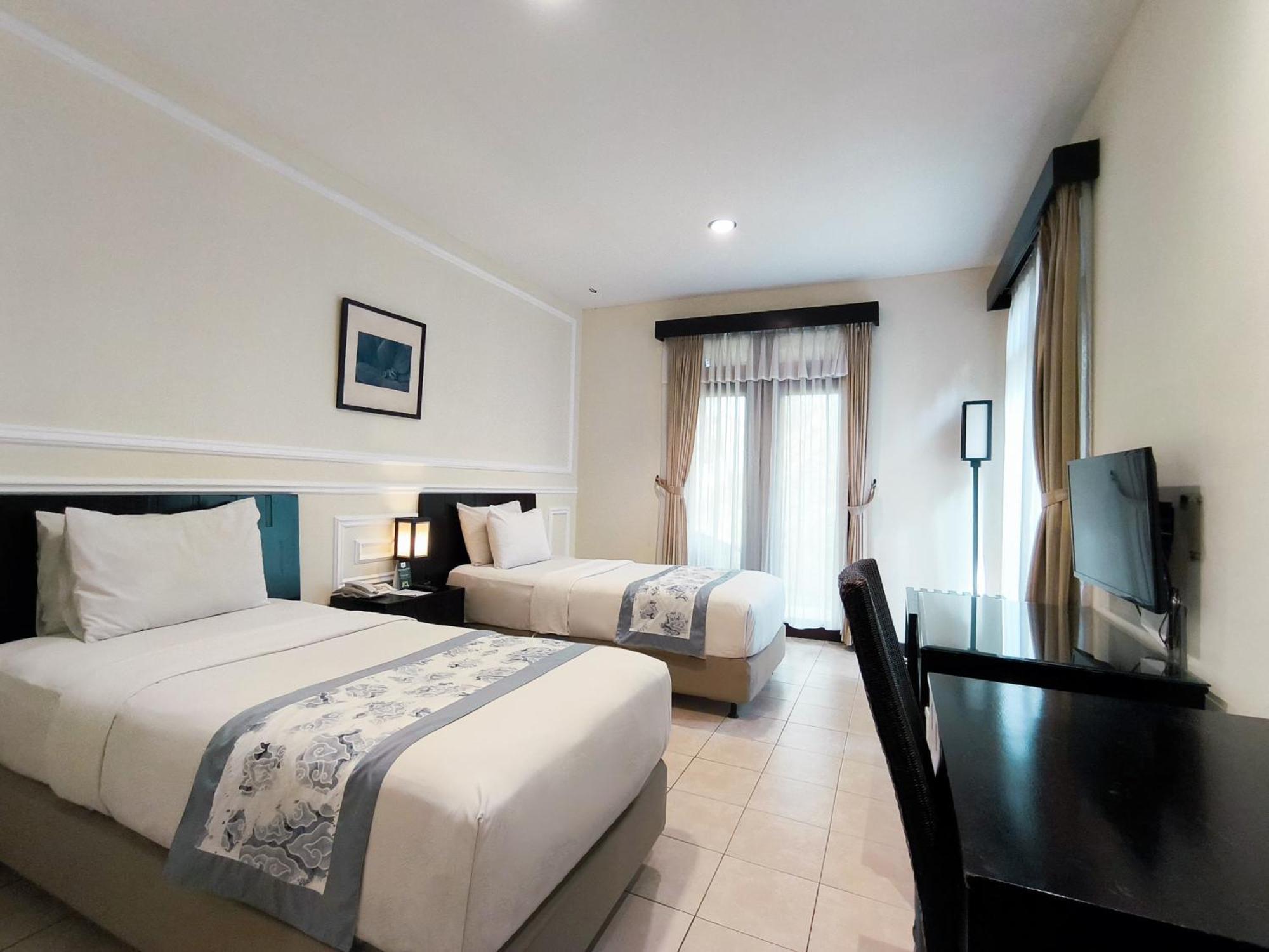 Puteri Gunung Hotel Lembang Exterior foto