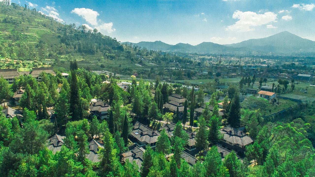 Puteri Gunung Hotel Lembang Exterior foto