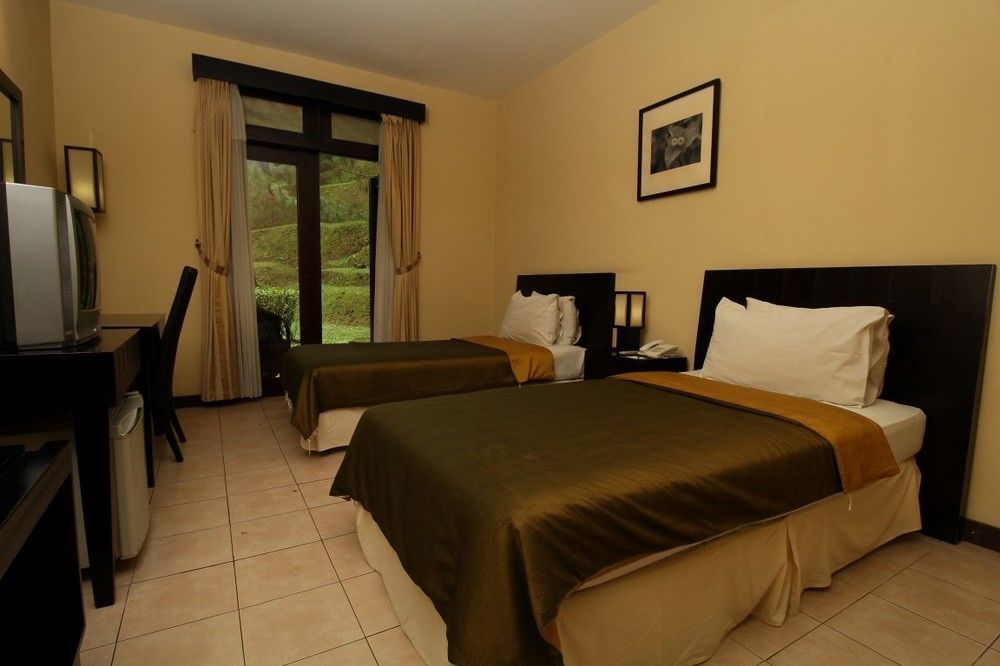 Puteri Gunung Hotel Lembang Exterior foto