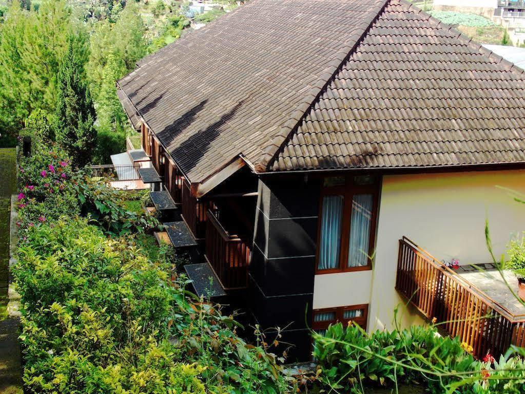 Puteri Gunung Hotel Lembang Exterior foto