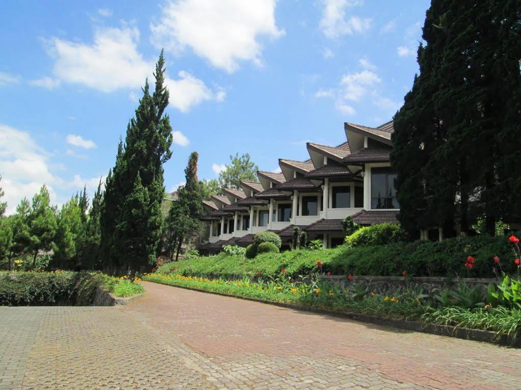 Puteri Gunung Hotel Lembang Exterior foto